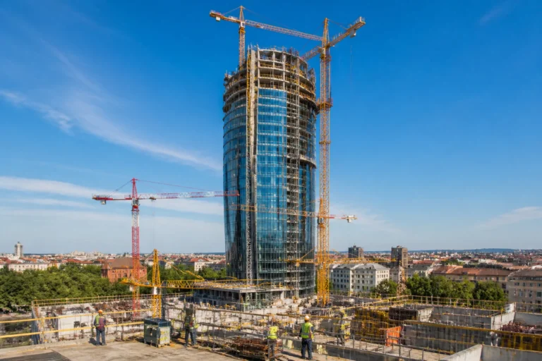 Tour occitanie en construction a toulouse